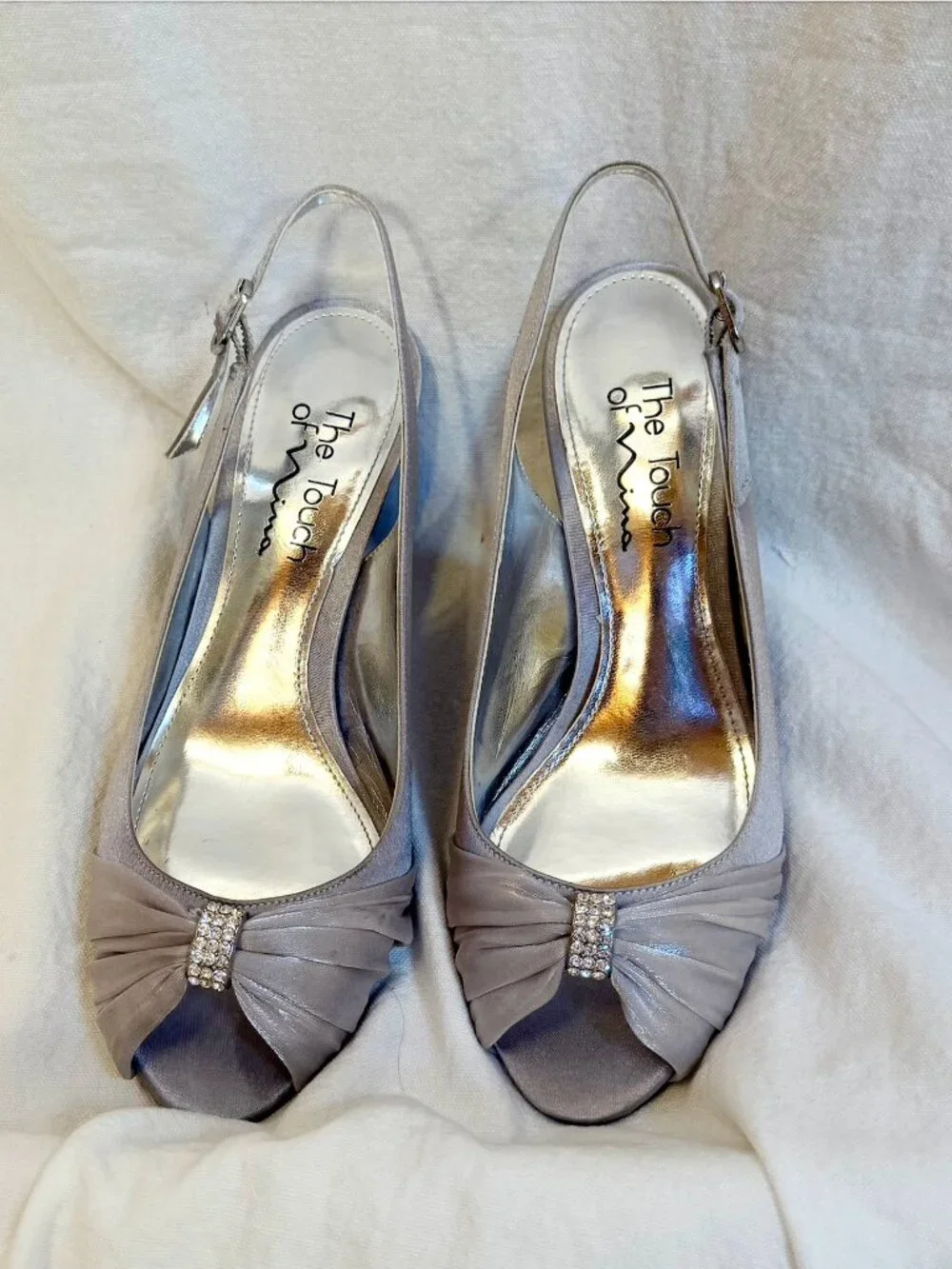 Touch of Nina Slingback Peep Toe Heels – Size 7.5 | Silver Satin | Rhinestone